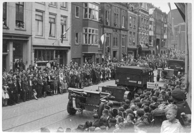 97683 Afbeelding van de geallieerde militairen van de 3rd Canadian Infantry Division tijdens de Memorial D-Day Parade ...